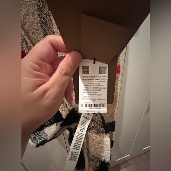 Burberry Jumbo Boucle Half Mega Check Cashmere Blend Scarf - Picture 5 of 7